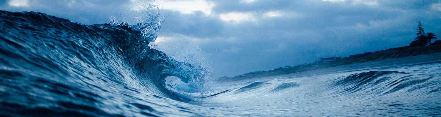 Big wave on papamoa beach